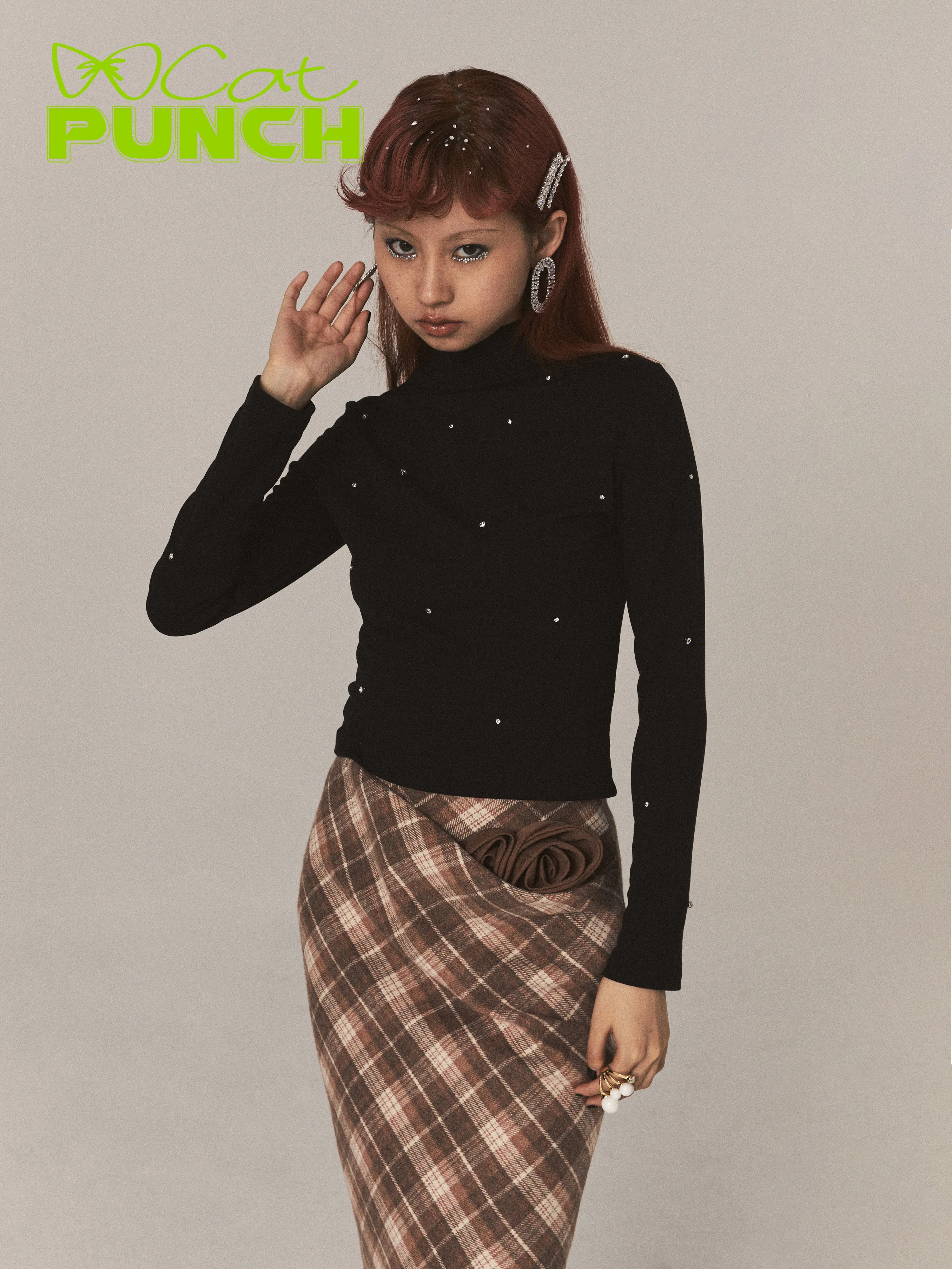 Bijou Figure Bottle-Neck Feminine Knit