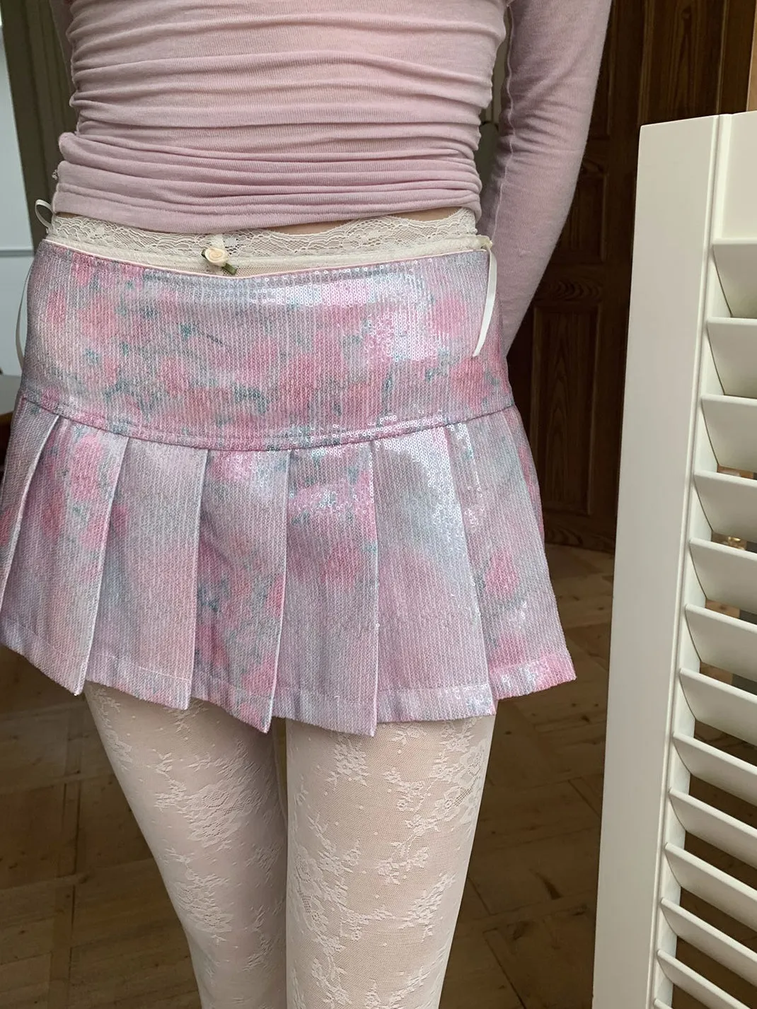 Feminine Frill Glossy Box-Pleats U-Neck Cutsew&Mini-Skirt